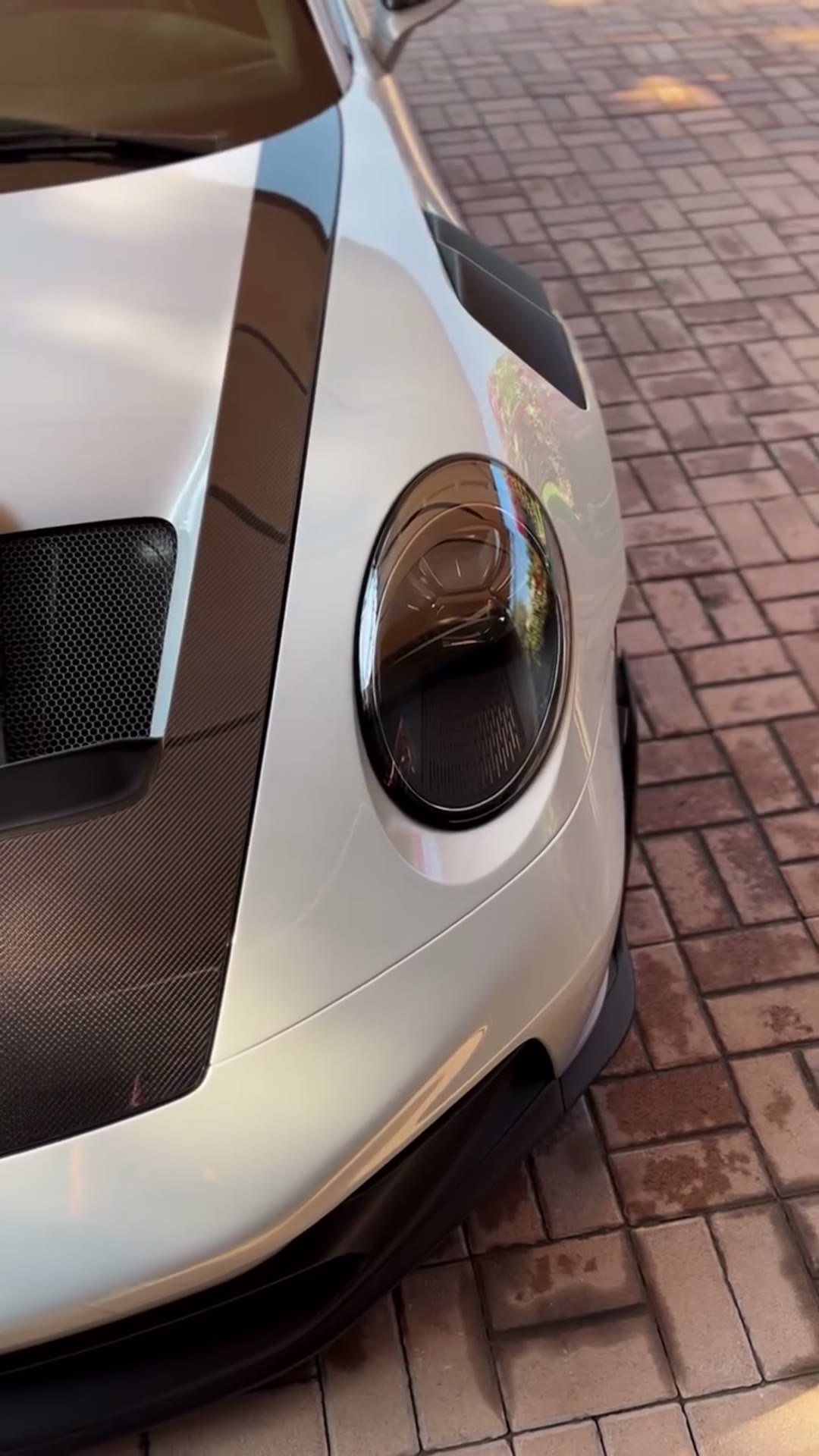 Porsche 911 GT3 RS in white with carbon detailing